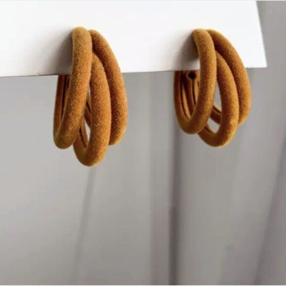 🔅🆕🔅 🧡  Classic Timeless Elegant Minimalist Triple Hoop Velvet Earrings🤎 - Picture 5 of 11